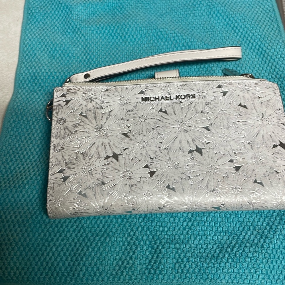 Michael Kors Jet Set Double zip Wristlet, Saffiano Leather white w/silver accent